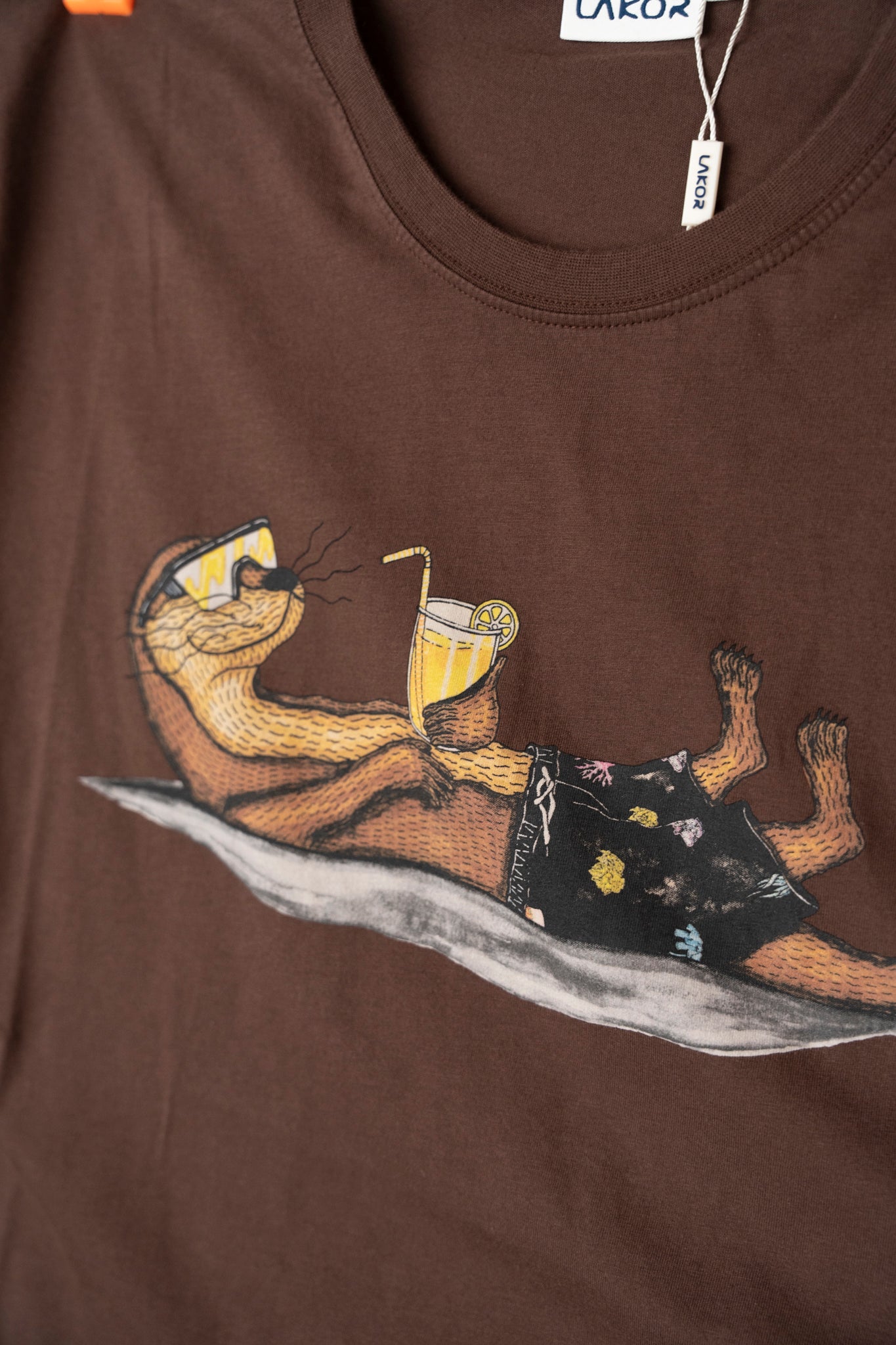 An Otter Vacation T-shirt - Chicory Coffee