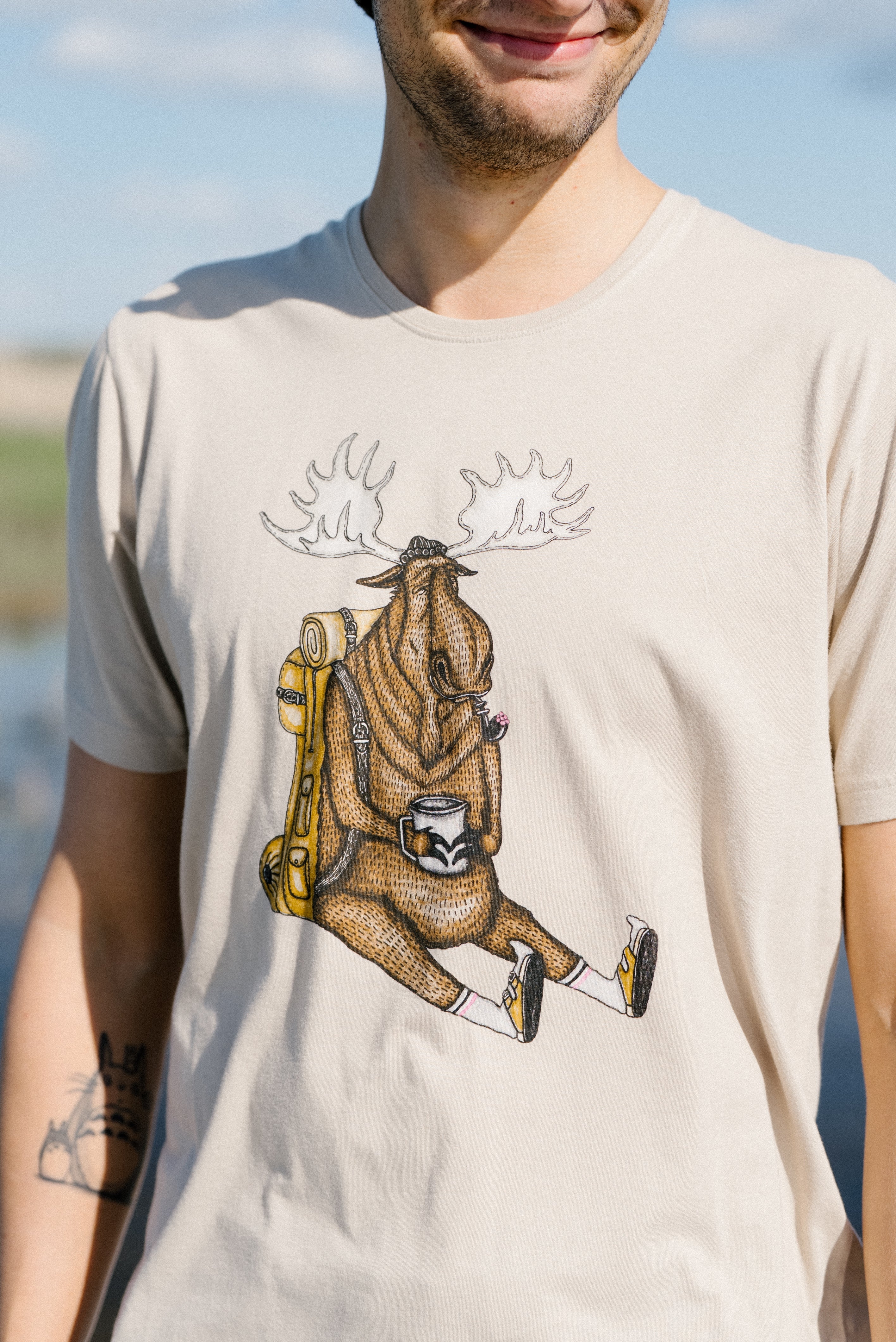 Snooze Moose T-shirt (White Pepper)