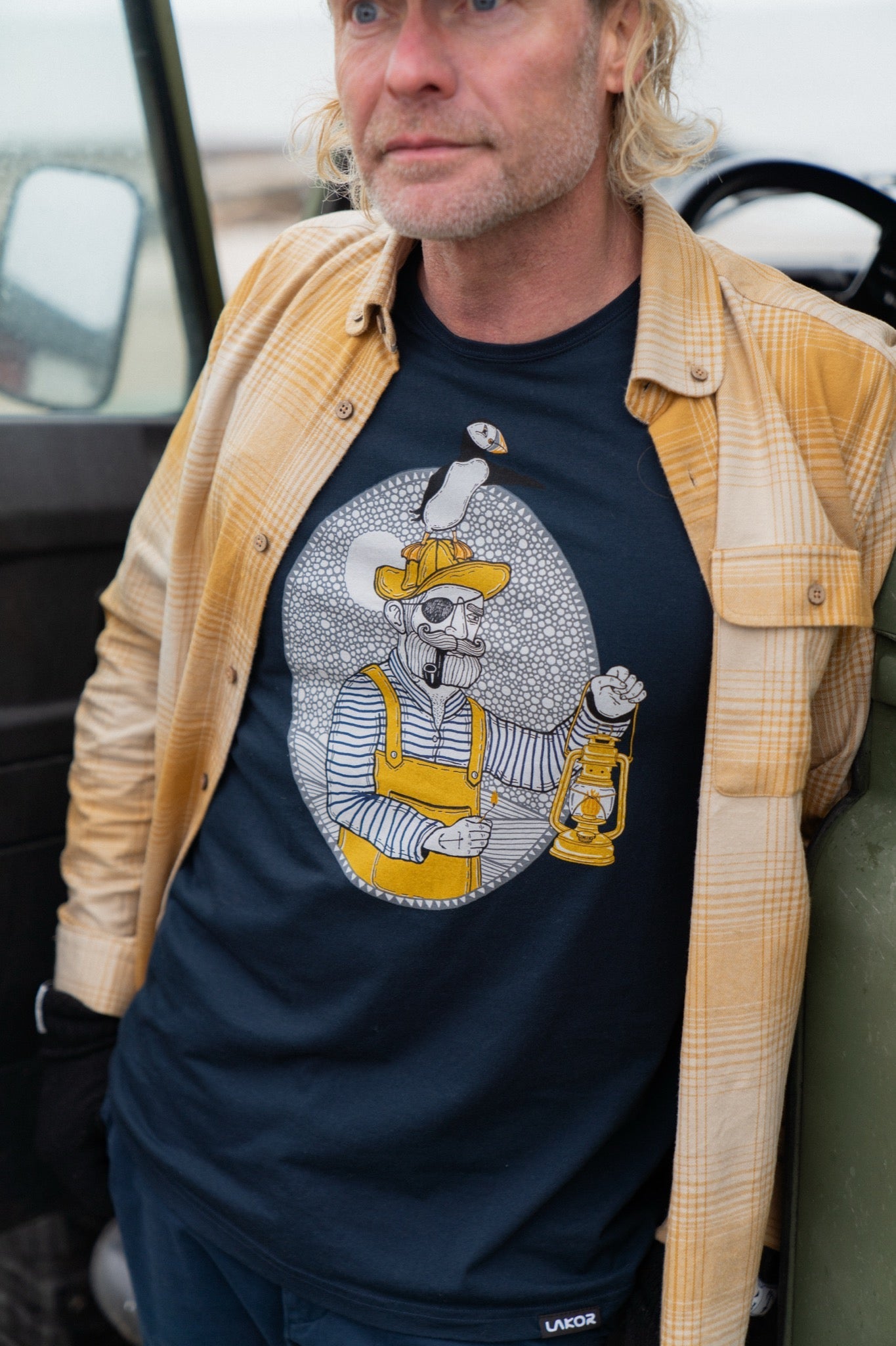 Light the Way T-shirt - Blueberry