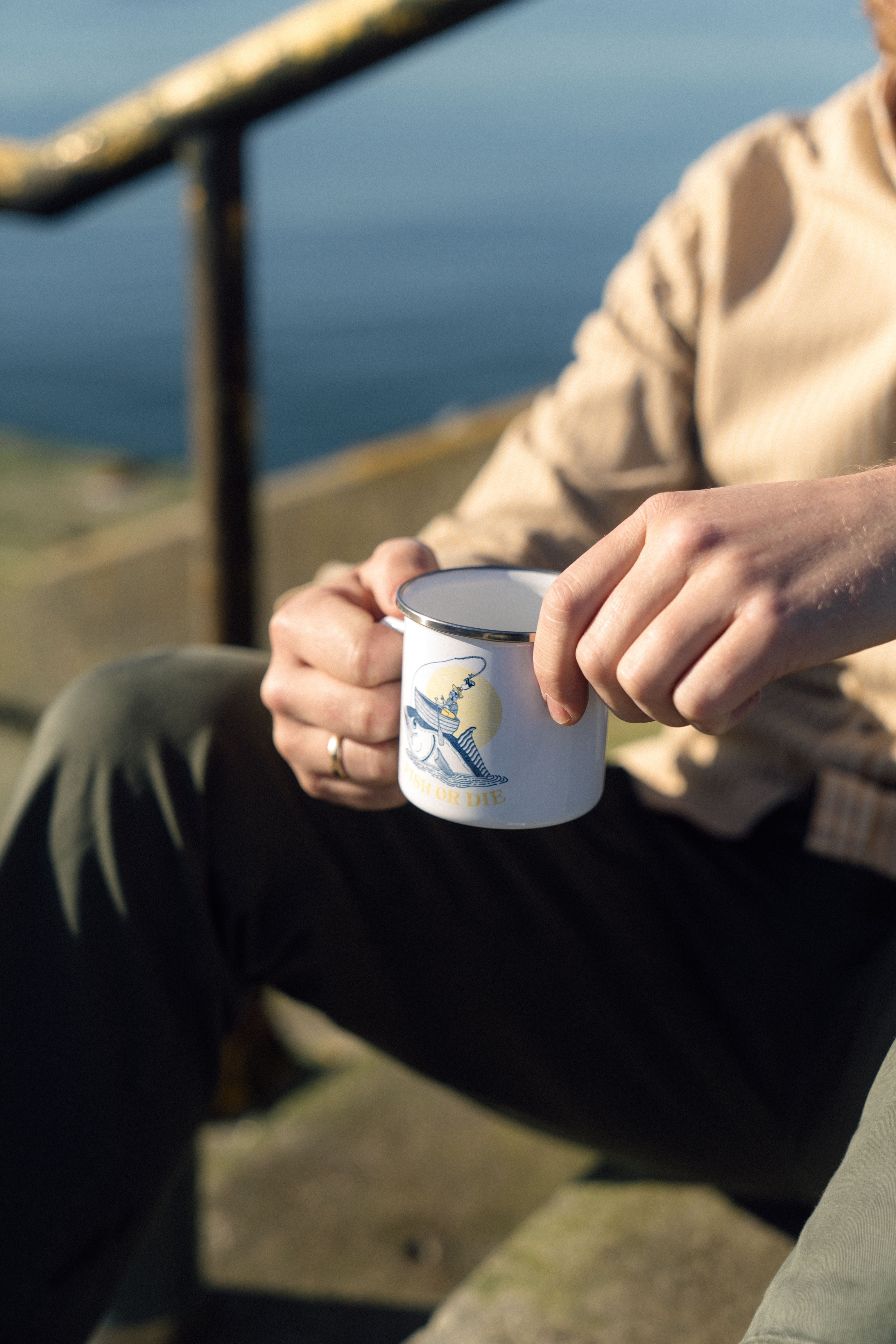 LAKOR Reel Big Fish Emaljekrus Mug White
