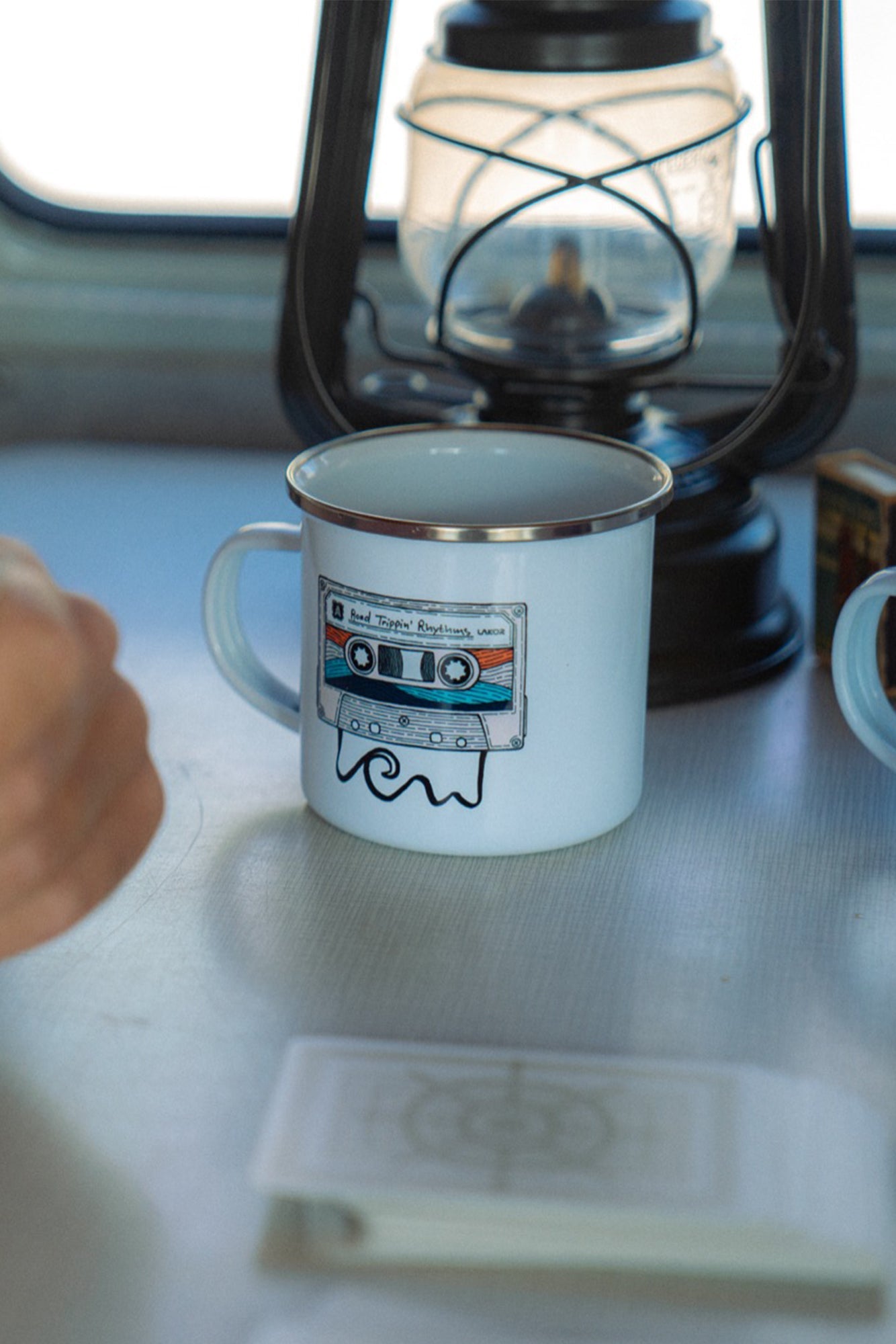LAKOR Road Trippin' Rhythms Emaljekrus Mug White